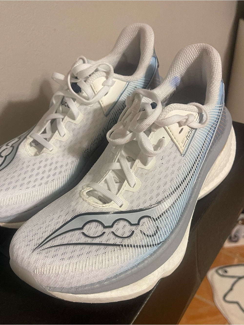Saucony Endorphin Azura - Women’s size 8.5 - Picture 10 of 12